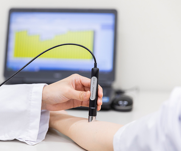 Assessment test of percutaneous water content of skin stratum corneum and water transpiration quantity with moisture meter and evaporation atmometer.